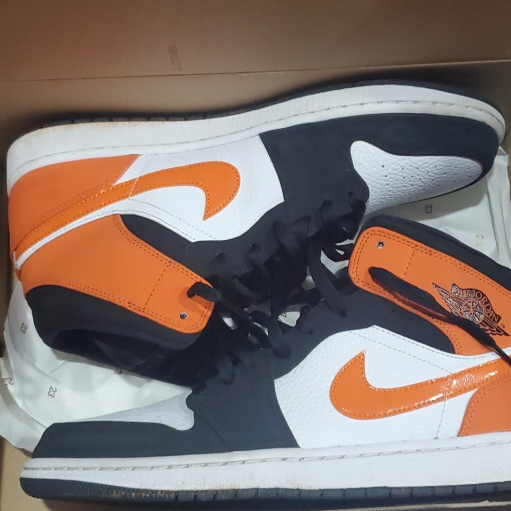 JORDAN 1 MID